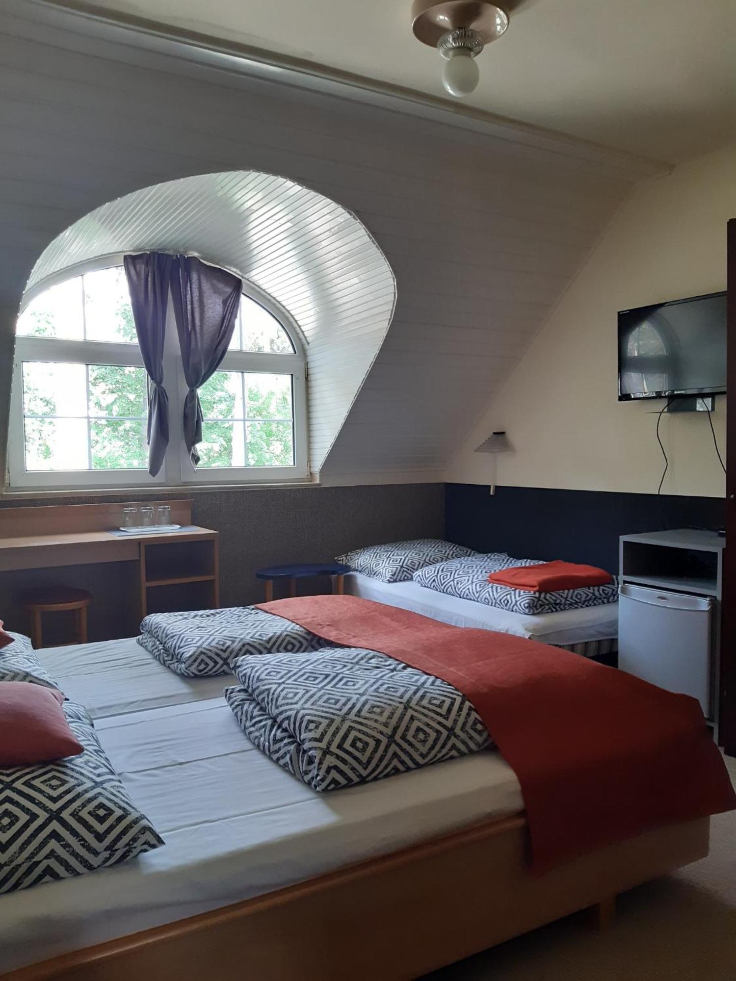 ホテル Berg Toboz Panzio ペーチ 部屋 写真