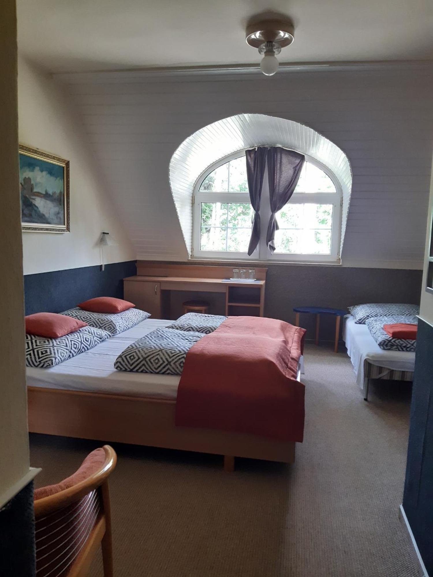 ホテル Berg Toboz Panzio ペーチ 部屋 写真